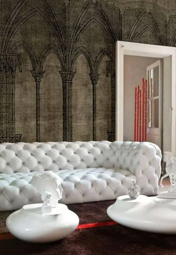 sofá chesterfield - sofá chesterfield branco em sala de estar clássica 