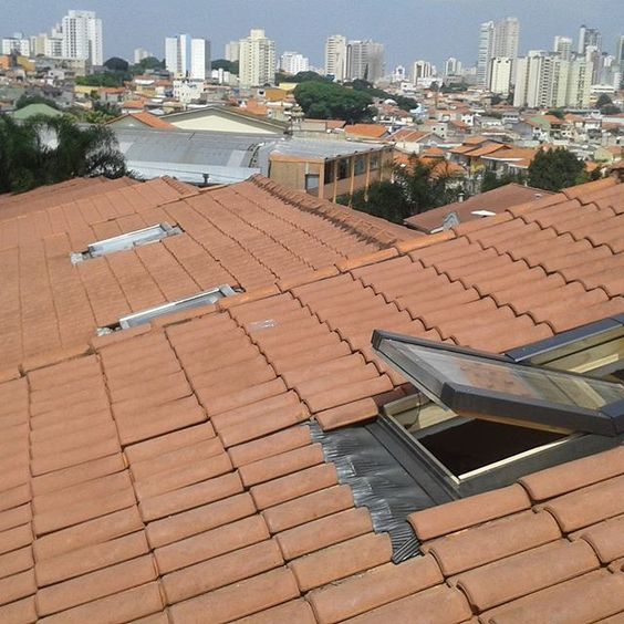 telha portuguesa - telhado com claraboia 