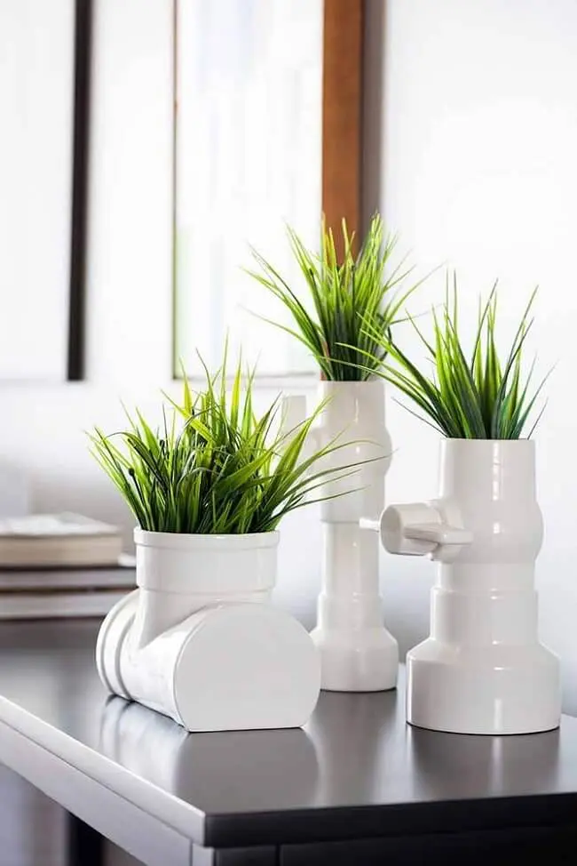 Os vasos decorativos também são ótimos para decoração de escritórios. Fonte: Decor Fácil