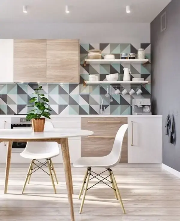 A geometria do azulejo traz um charme especial para a decoração da cozinha