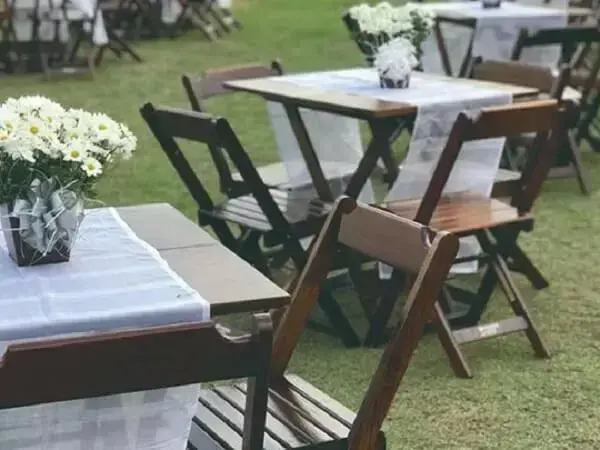 Cadeira de madeira dobrável para festa de casamento