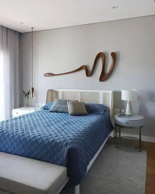 Ideias de decoração a escultura de parede traz movimento para o dormitório