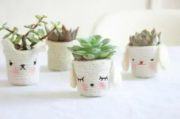 Itens de decoração Vasos de plantas delicados feitos com crochê