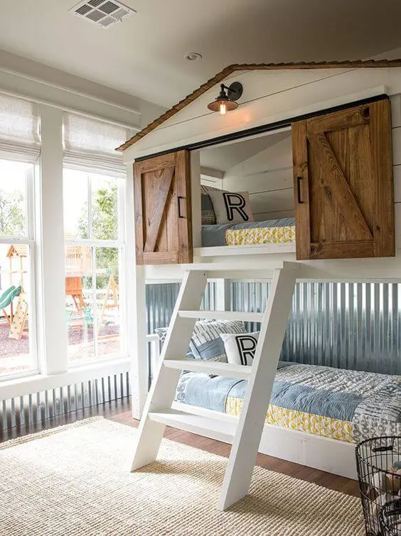 Modelo de cama casinha com toque rústico. Fonte: Pinterest