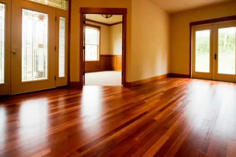 O piso com sinteco é muito mais brilhante que os sem o revestimento. Fonte: Pinterest