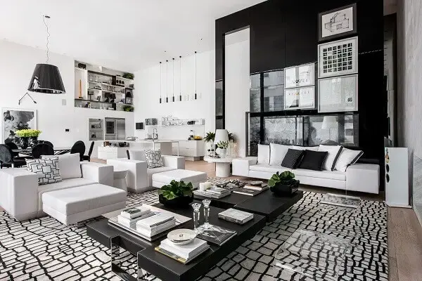Sala de estar ampla com tapete preto e branco com design craquelado
