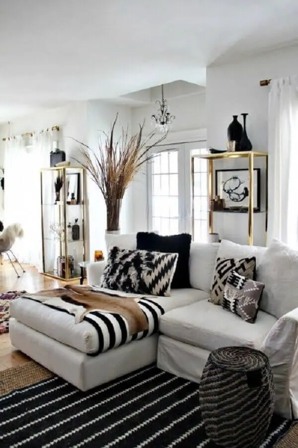 almofadas decorativos para sofá branco com chaise Foto Original Home