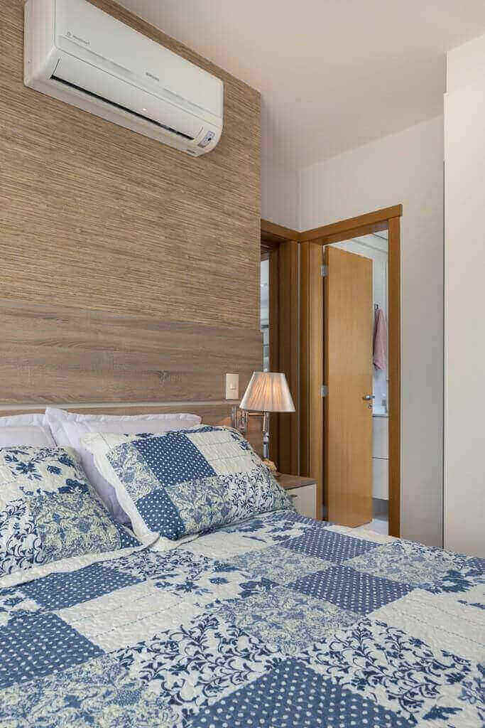 ar condicionado split - quarto pequeno de casal com ar condicionado 