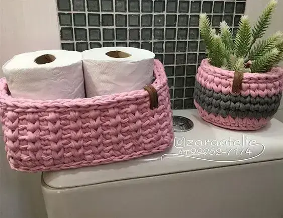 cesto de crochê - cestos de crochê em banheiro 