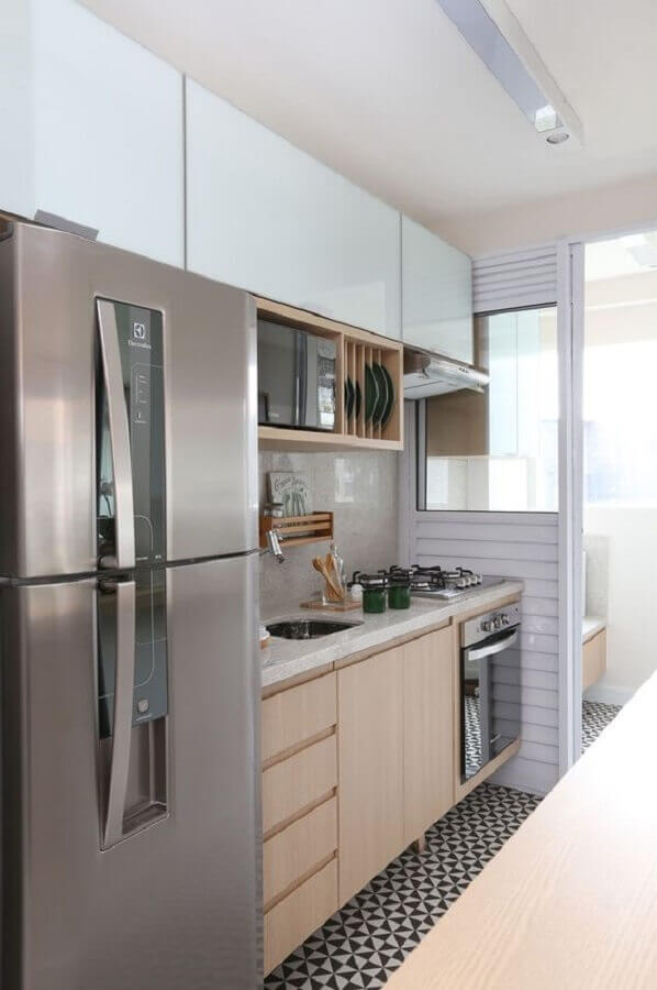 cozinha pequena planejada decorada com gabinete de cozinha com pia e cooktop Foto Pinterest