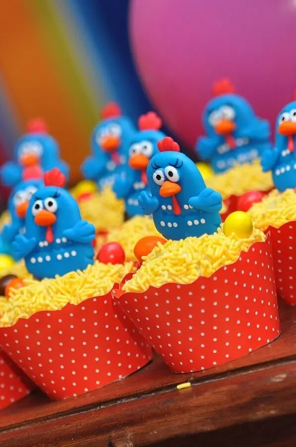 cupcake decorado para festa de aniversário da galinha pintadinha Foto Webcomunica