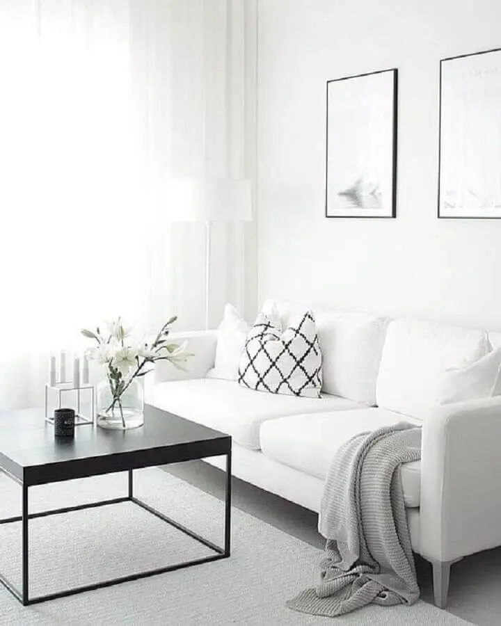 decoração clean com sofá branco e mesa de centro moderna Foto We Heart It