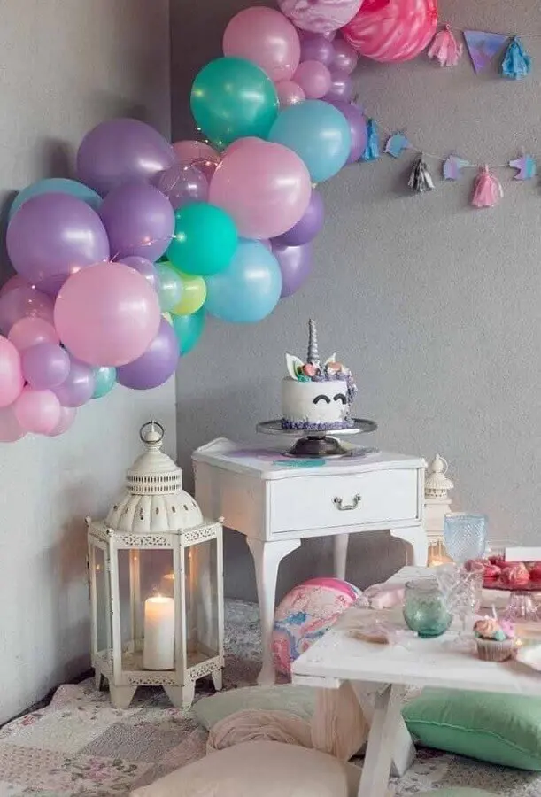 decoração com balões para festa unicórnio - tema de aniversário de menina Foto Why Santa Claus