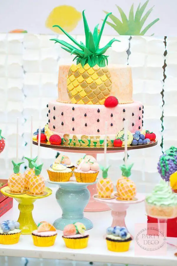 decoração de mesa de guloseimas pra festa tropical Foto Pinterest