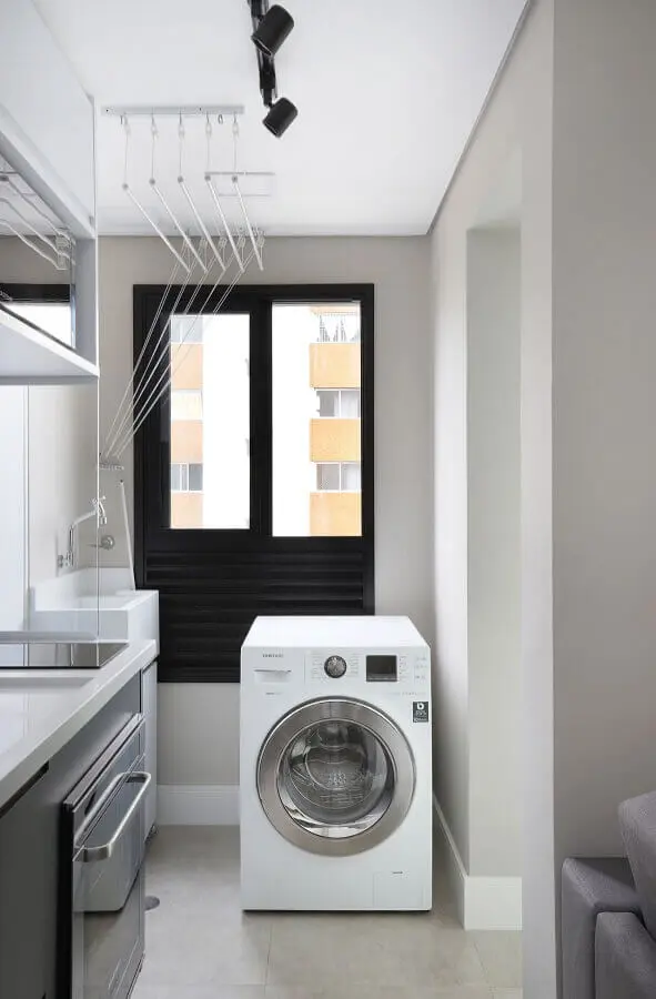 decoração para lavanderia pequena branca com máquina de lavar e secar roupas Foto Inside Arquitetura e Design