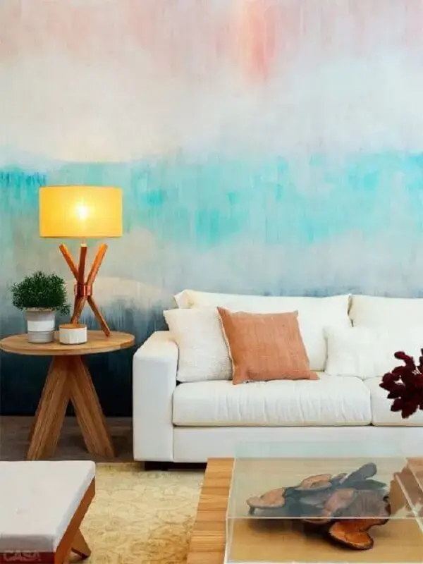 decoração simples com sofá branco e parede colorida Foto Blog Achados de Decoração