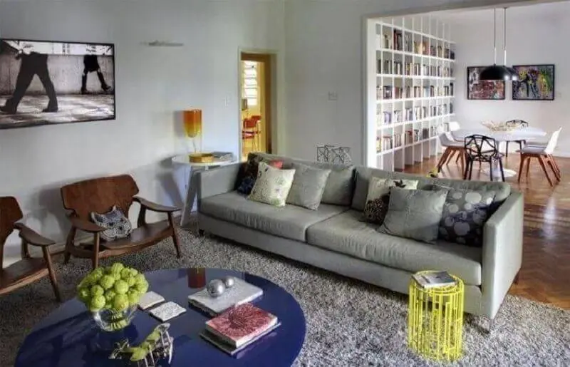 decoração simples com tapete cinza para sala de estar Foto Roberta Moura + Faria + Mambrini Arquitetos Associados