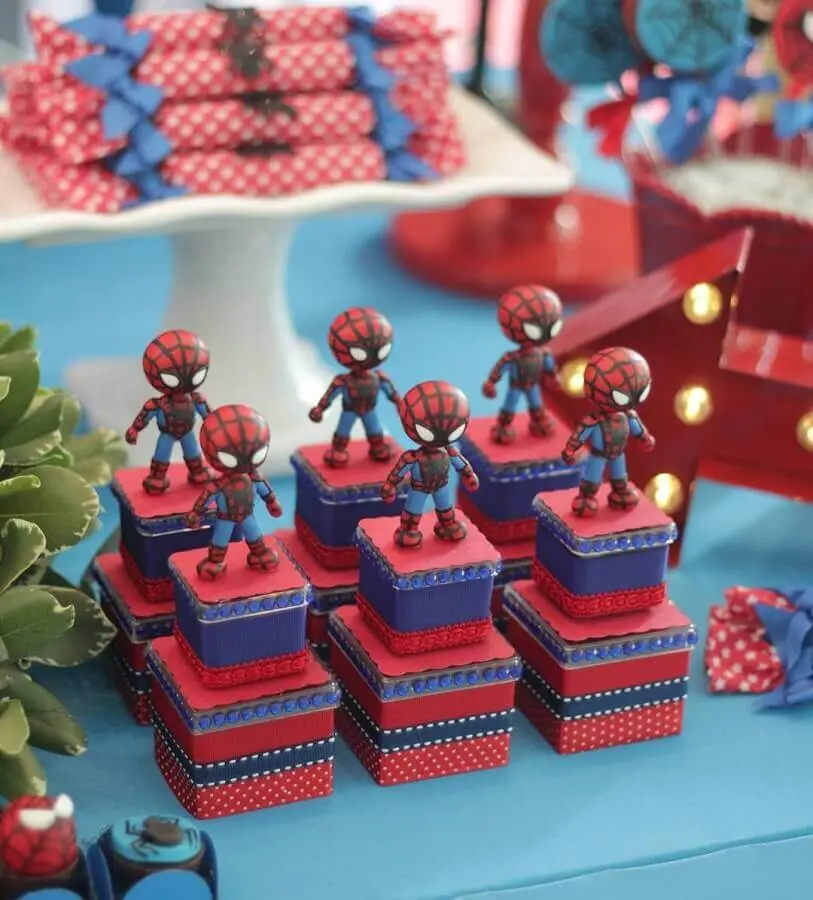 detalhes para decoração festa homem aranha- tema de aniversário para menino Foto Dona Caramella