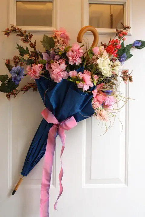 flores artificiais para decoração - arranjo com guarda-chuva e rosas 