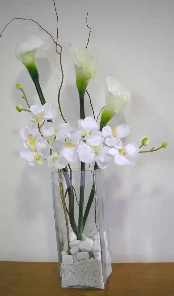 flores artificiais para decoração - orquídeas e copos de leite de plástico