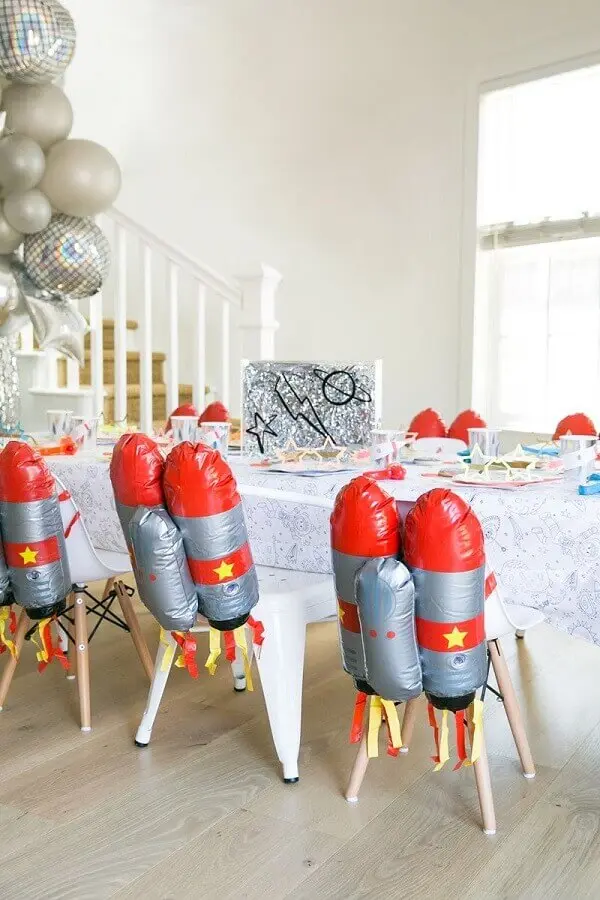 foguetes como tema de aniversário para menino Foto Lápis de mãe