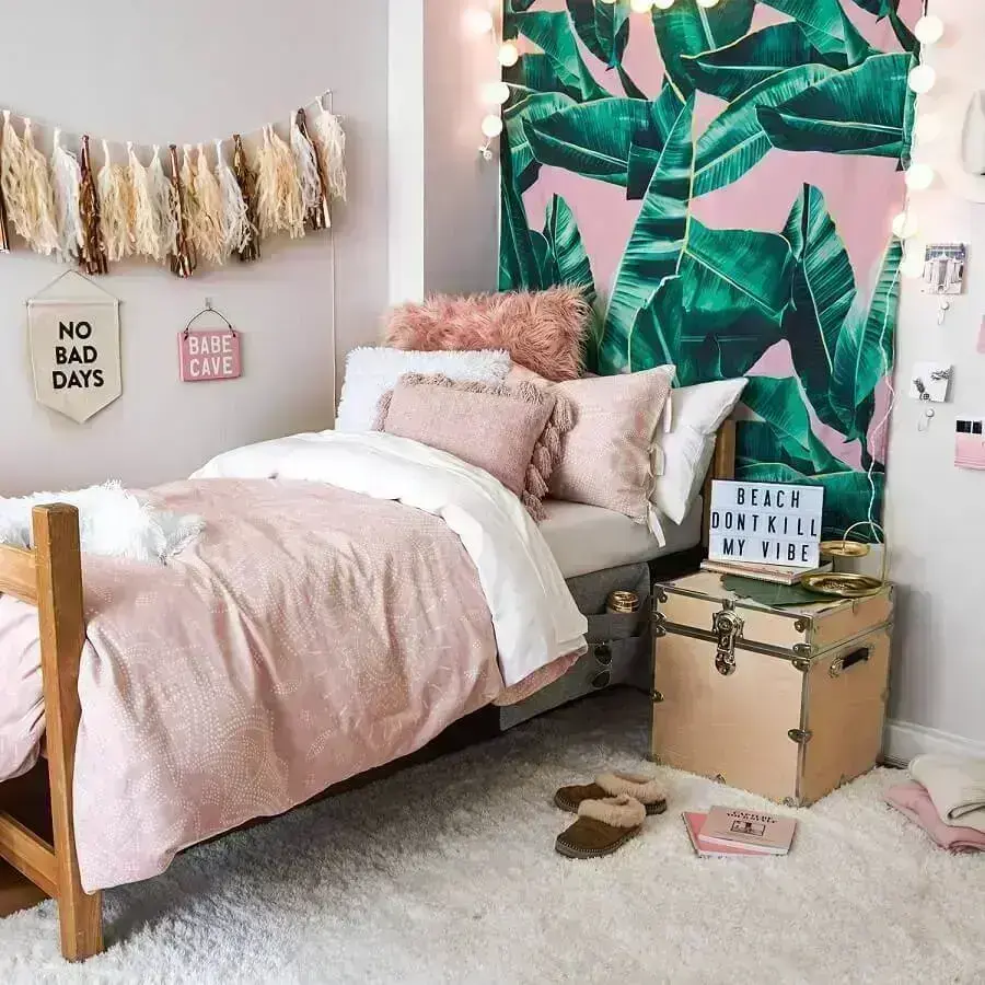 ideias de decoração para quarto de solteiro com papel de parede de folhagens Foto Pinterest