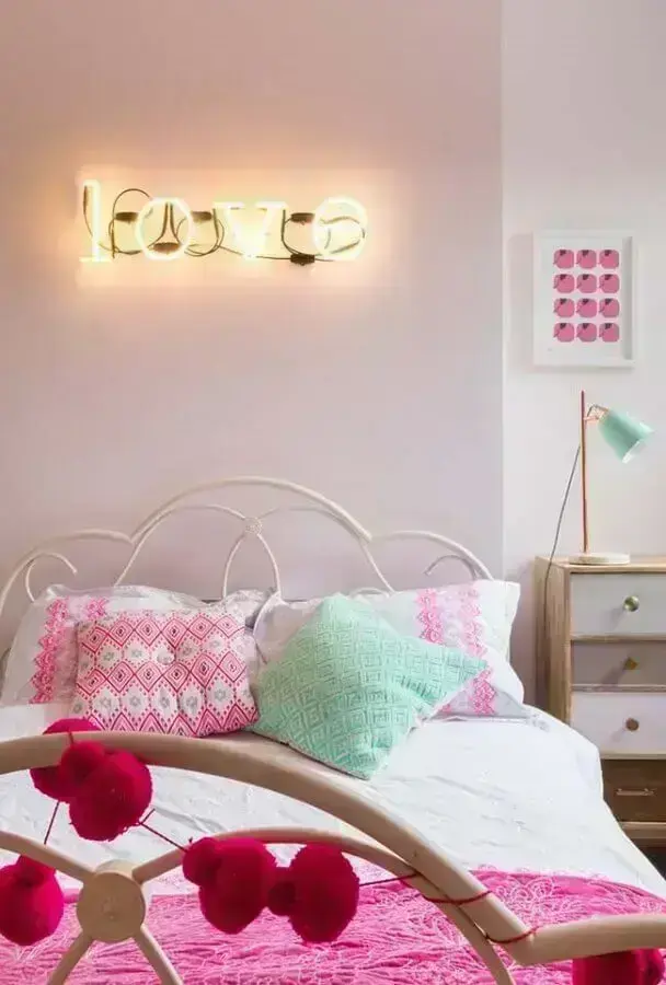 ideias de decoração para quarto feminino com luminária na parede Foto Ideias Decor