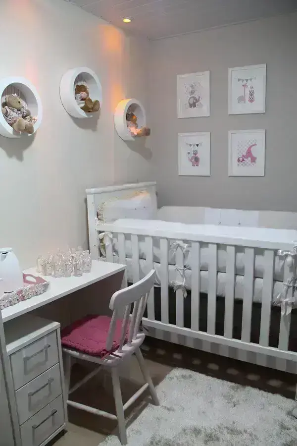 ideias para decorar quarto de bebê com kit de quadros e nichos redondos com ursinhos de pelúcia Foto Emeriele Laurido