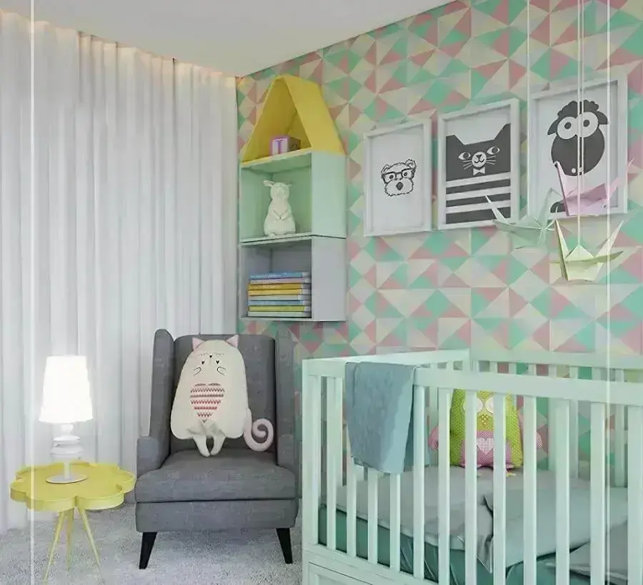 ideias para decorar quarto de bebê com papel de parede e nichos coloridos Foto Pinterest