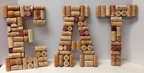 moldes de letras com rolhas de vinho