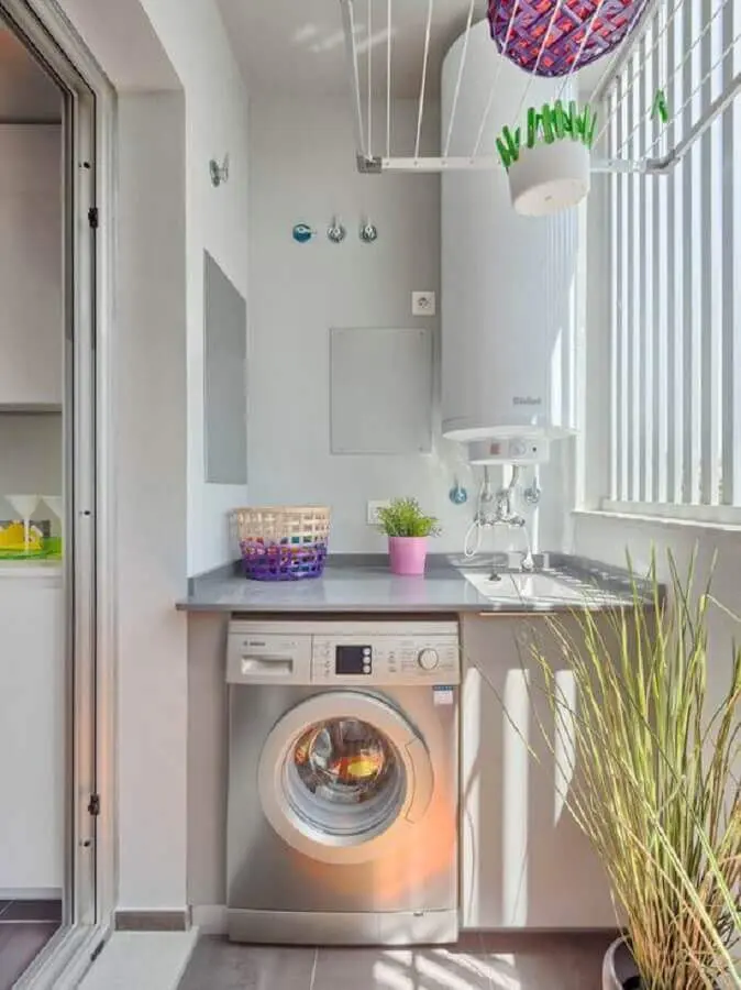 máquina de lavar e secar inox para lavanderia pequena e simples Foto Stella Eklund