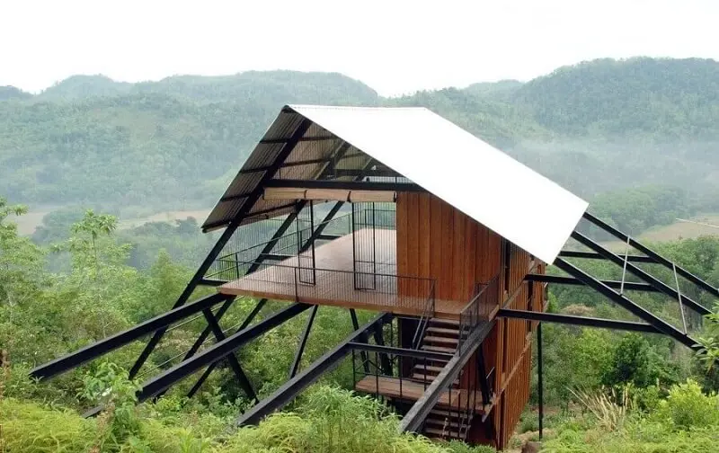 projeto de casa pré fabricada em meio a natureza