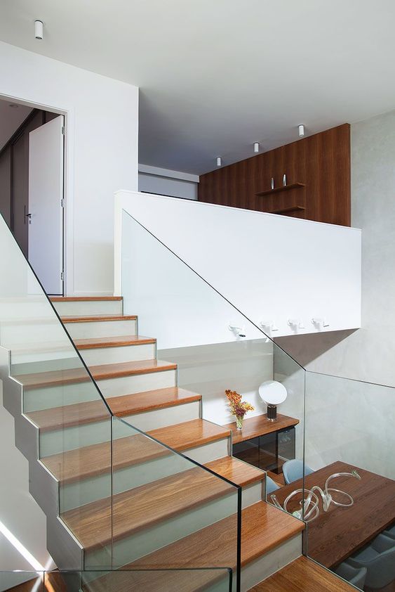 sinteco - escada de madeira com proteção de vidro 