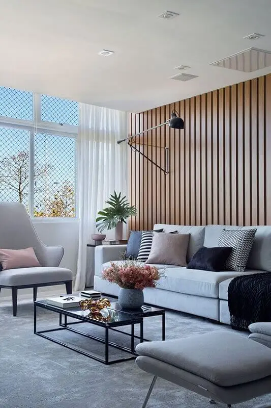 tapete cinza para sala moderna decorada com sofá branco Foto Casa de Valentina
