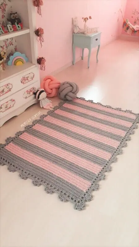 tapete rosa e cinza listrado para quarto de bebê Foto Elo 7