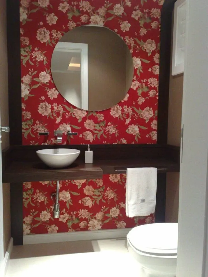 toalha de lavabo - lavabo com papel de parede florido vermelho 