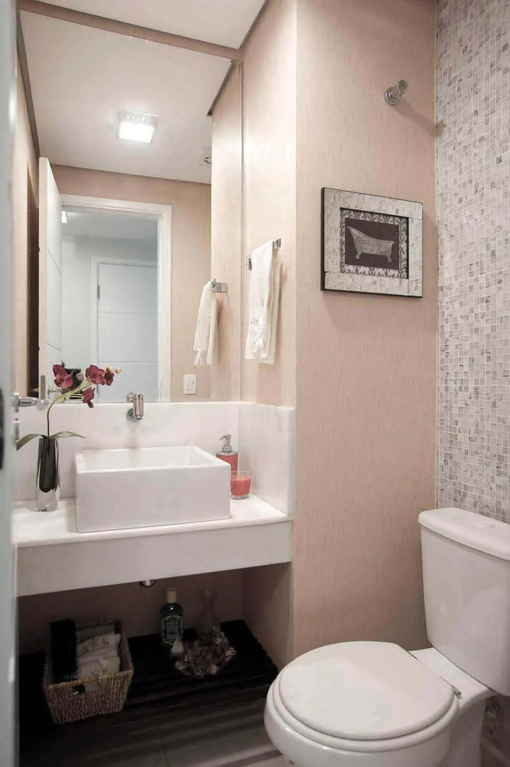 toalha de lavabo - lavabo pequeno com espelho 