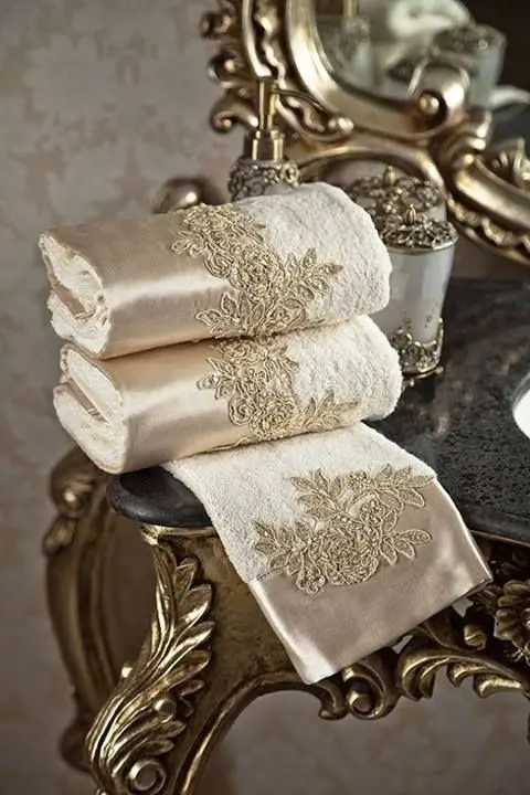 toalha de lavabo - tolhas clássicas branco e dourada 