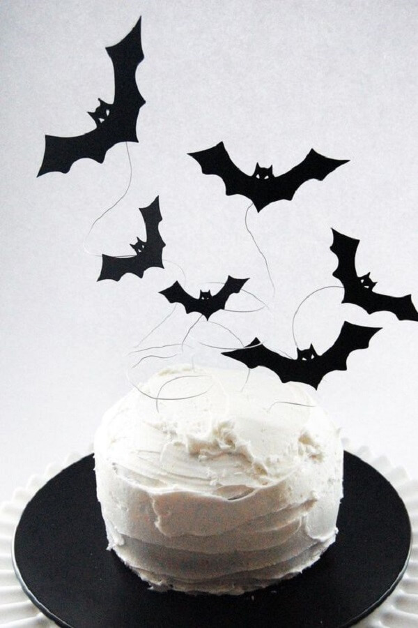 Bolo de halloween decorado com morcegos