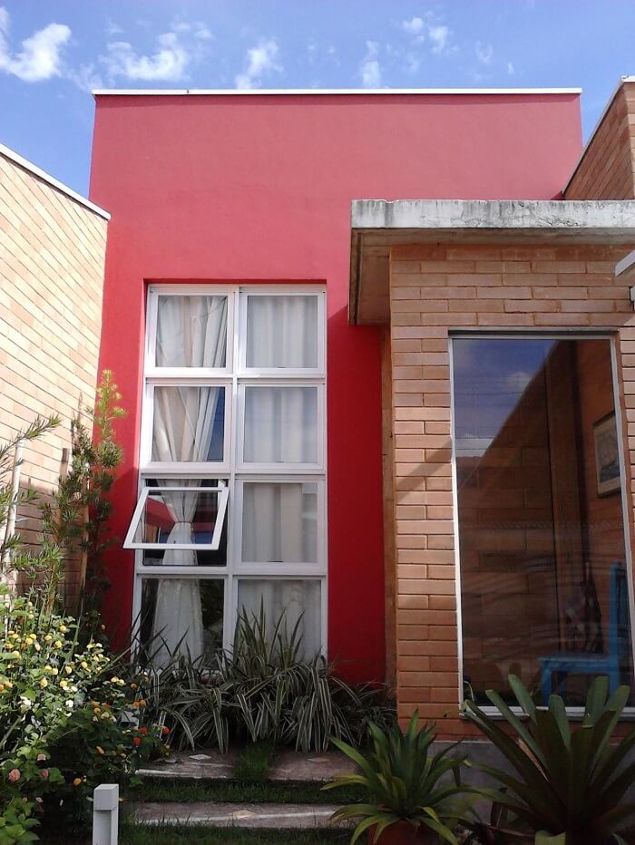 Cores de casas: tijolinho e tons de vermelho se misturam nesta fachada