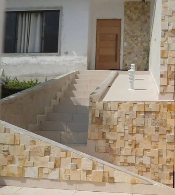 Fachada de casa feira com pedra São Tomé
