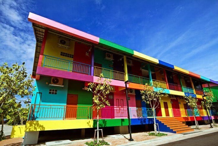 Projeto de casas geminadas coloridas