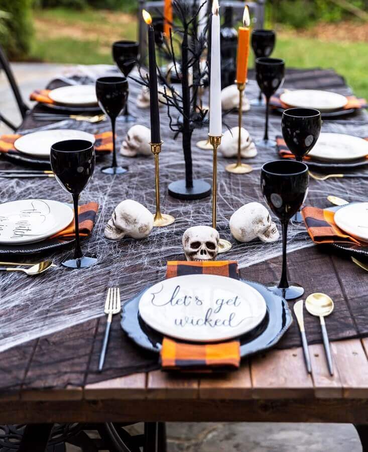 Velas e crânios para decoração de festa de Halloween ao ar livre Foto Fresh IDEEN