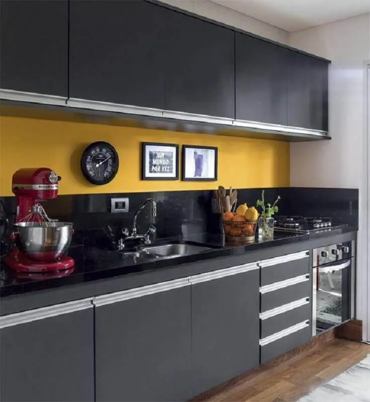 armários planejados para cozinha amarela e preta Foto Ideias e Projetos