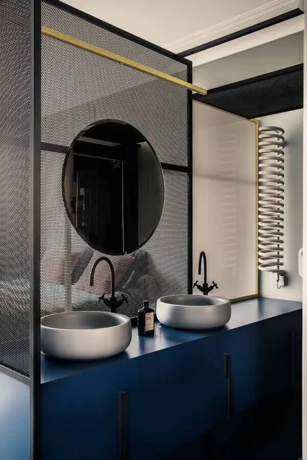 banheiro moderno com armário planejado na cor azul marinho Foto Bagno Idee