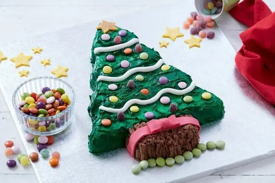 bolo de natal simples em formato de árvore de natal colorida Foto Cakes Discovery Engine