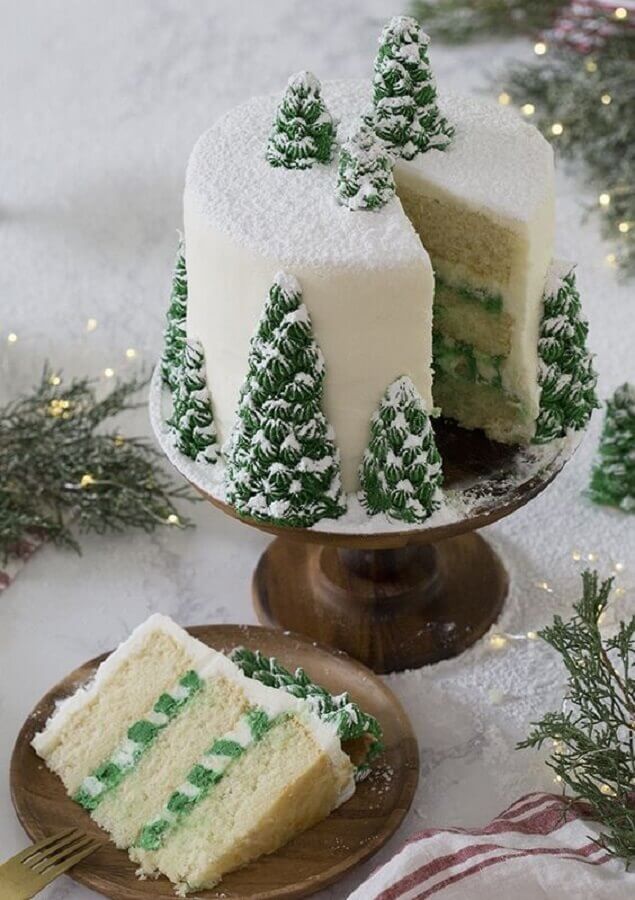 bolo decorado de natal decorado com pinheirinhos de chantilly Foto We Heart It