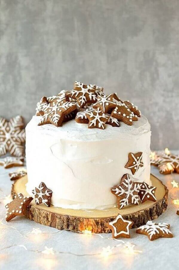 bolos de natal decorados com chantilly e biscoitos em formato de estrela Foto Danielle Noce