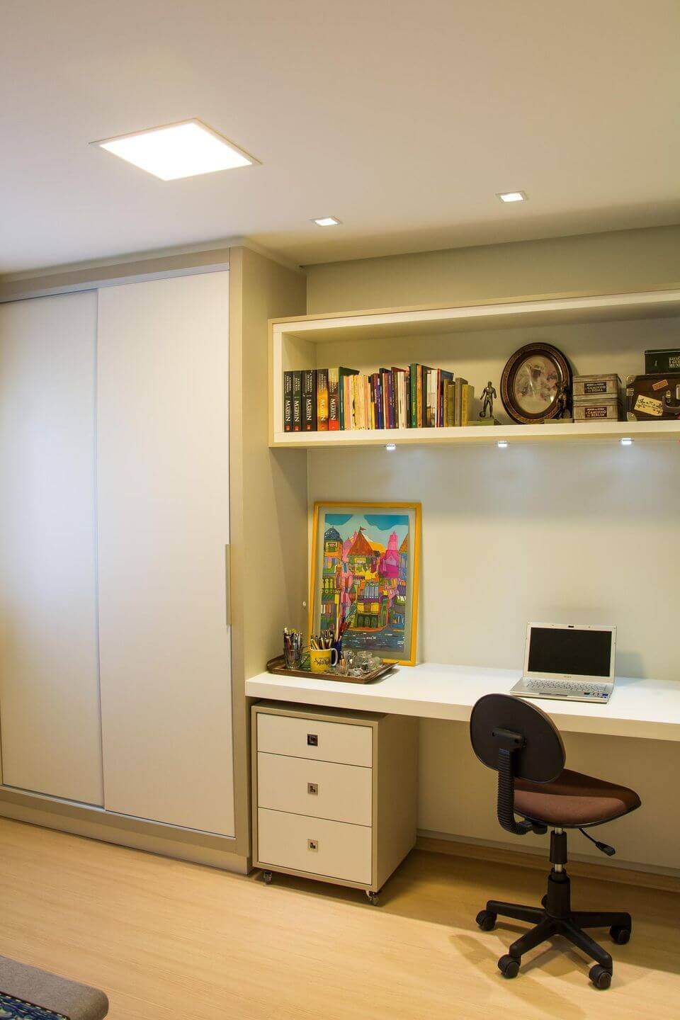 cadeira para escrivaninha - home office com escrivaninha e cadeira simples 