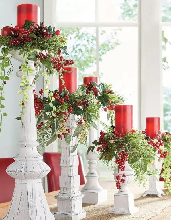 Ilumine a sua decoração de natal para sala com velas vermelhas
